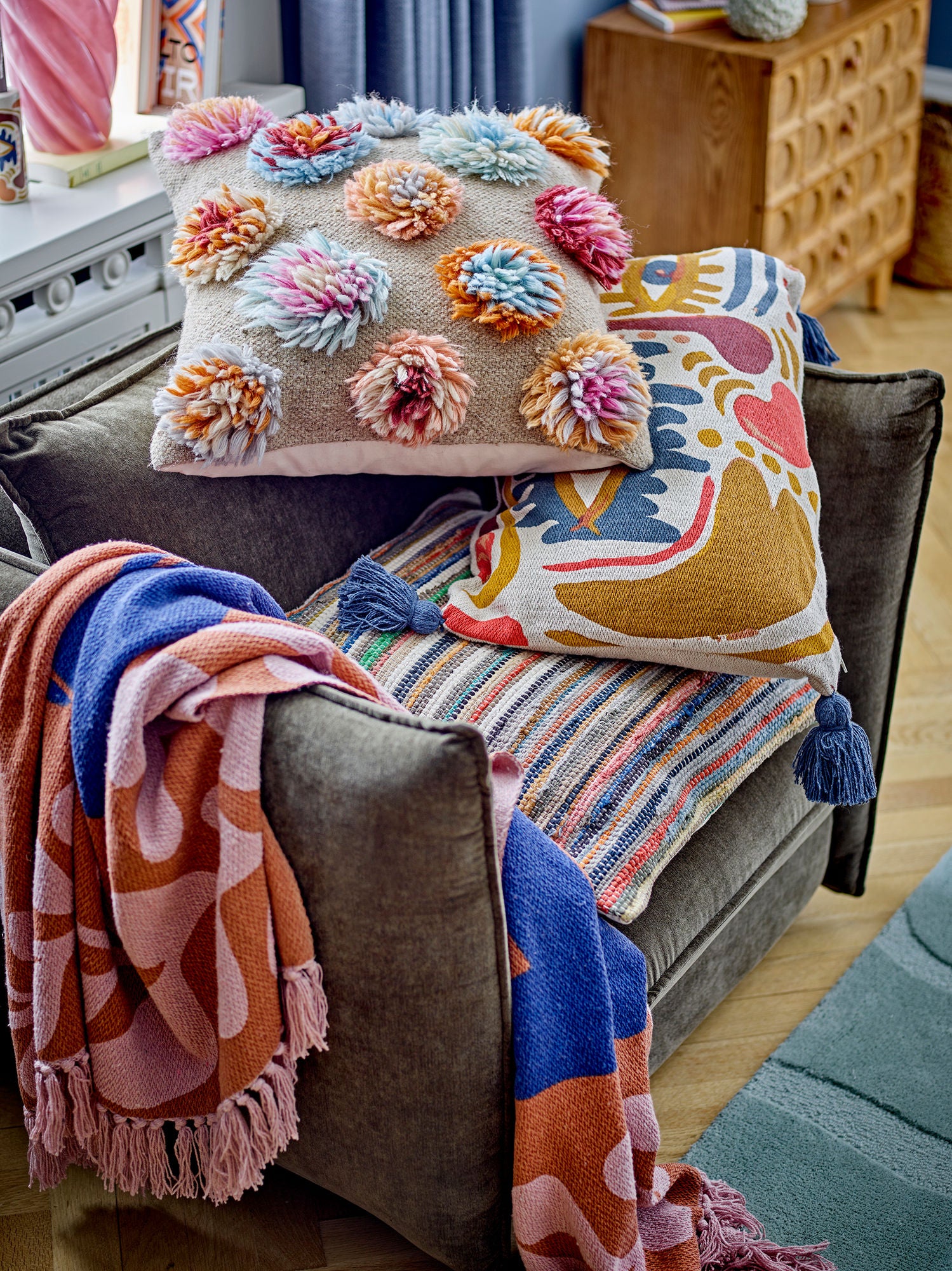 Somma Kissen – Getuftete Wollblumen auf strukturierter Baumwolle