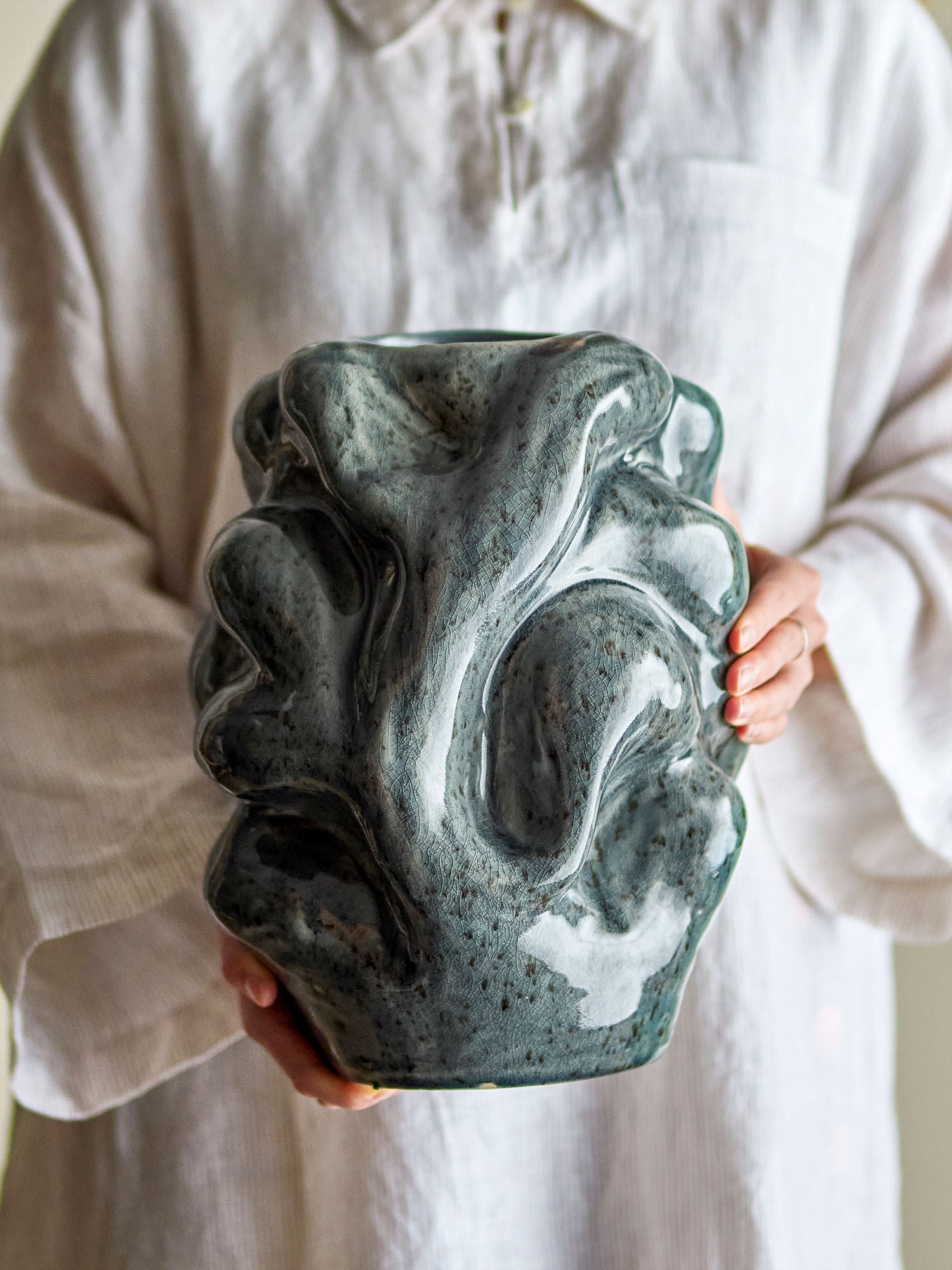 Vuelle Vase Organische Silhouette mit Reaktiver Grau Glasur Steingut