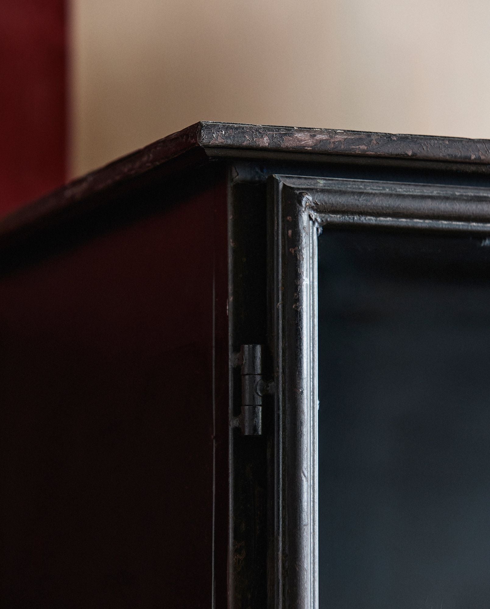 DOWNTOWN Zweitüriger Standschrank Antik Finish Industrielook mit Drei Regalböden