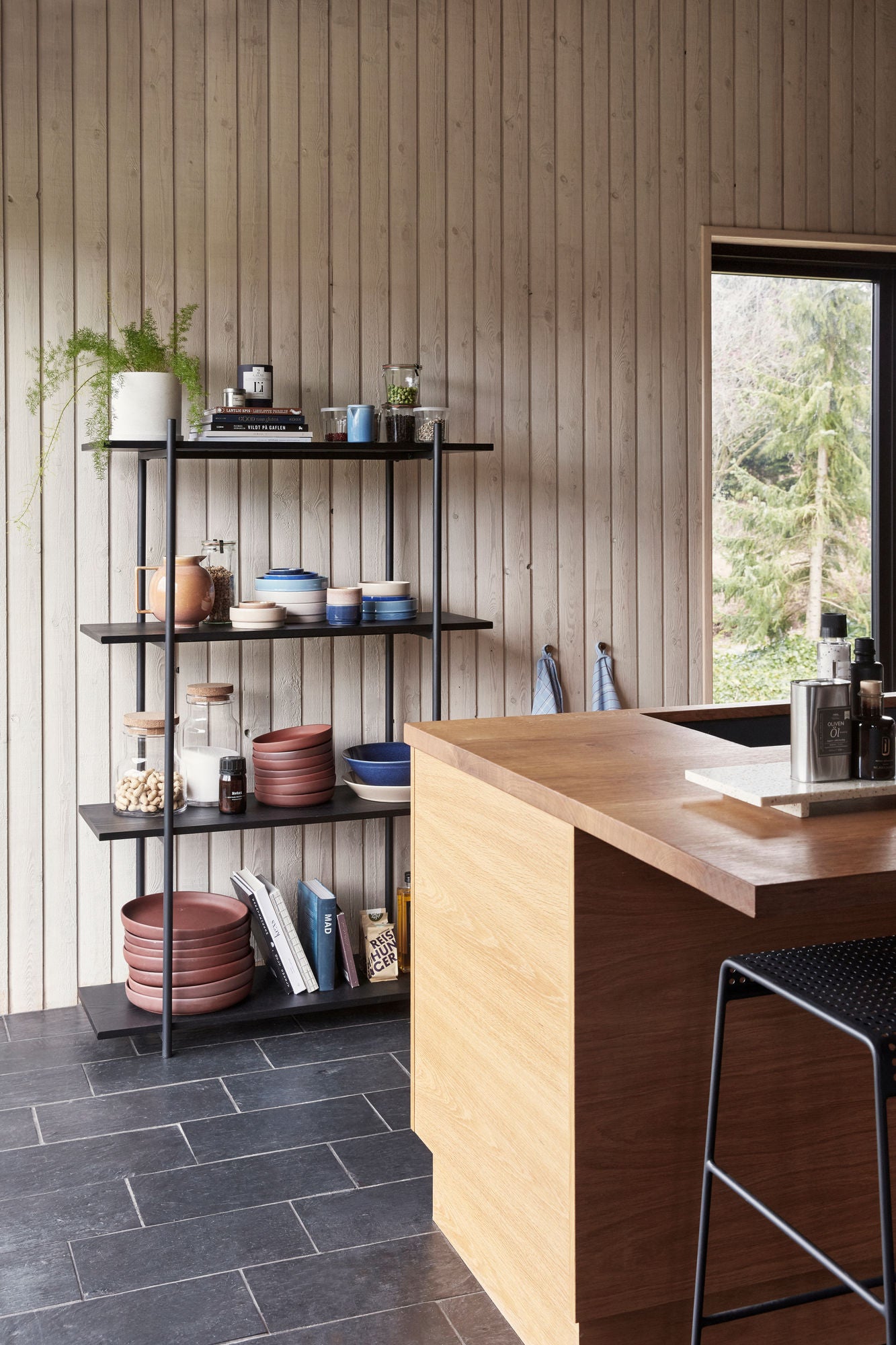 Norm Regal  Single Large Schwarz