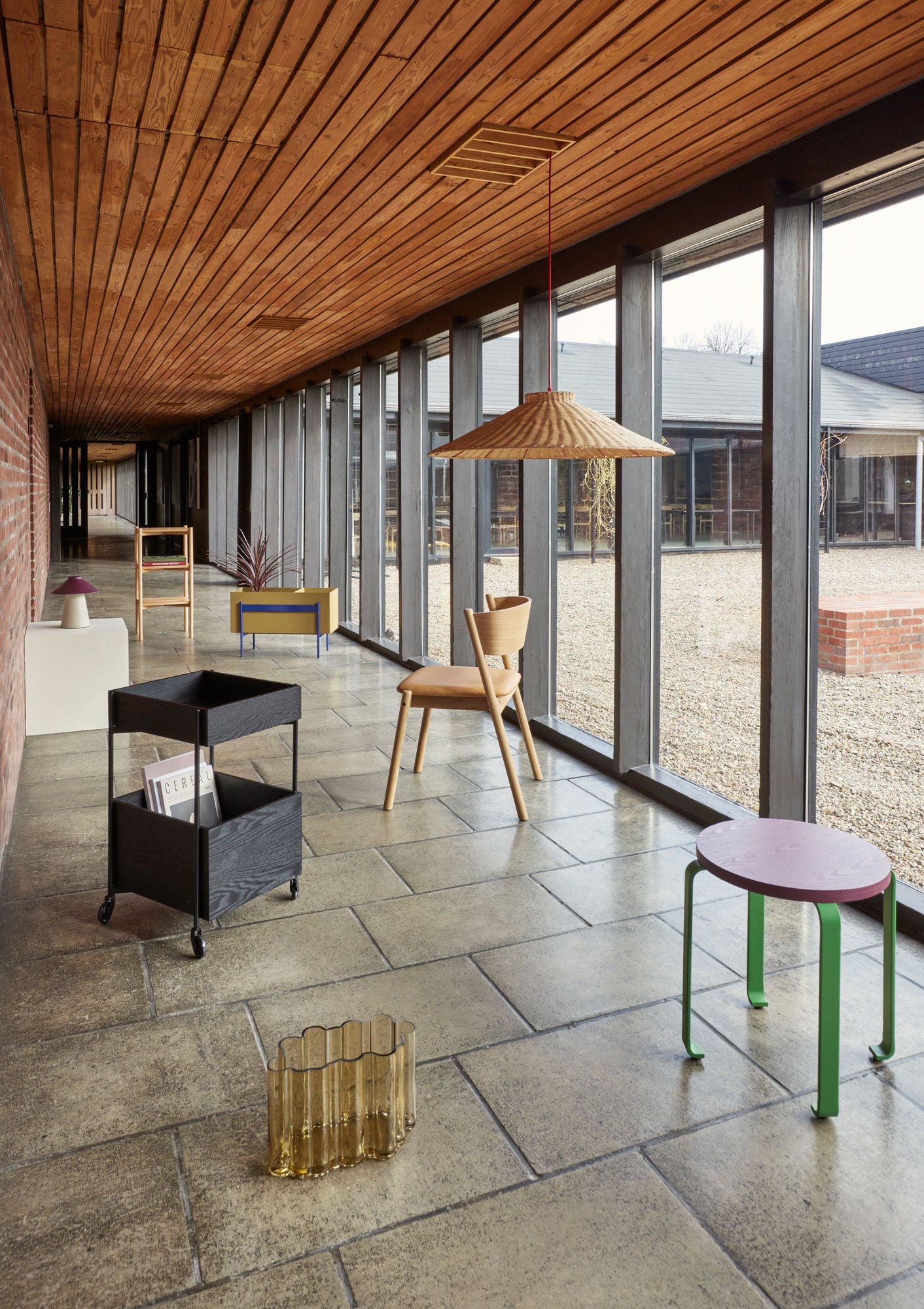 Umber Schlanke Vase Bernstein – Strukturiertes Glas mit warmer Ausstrahlung