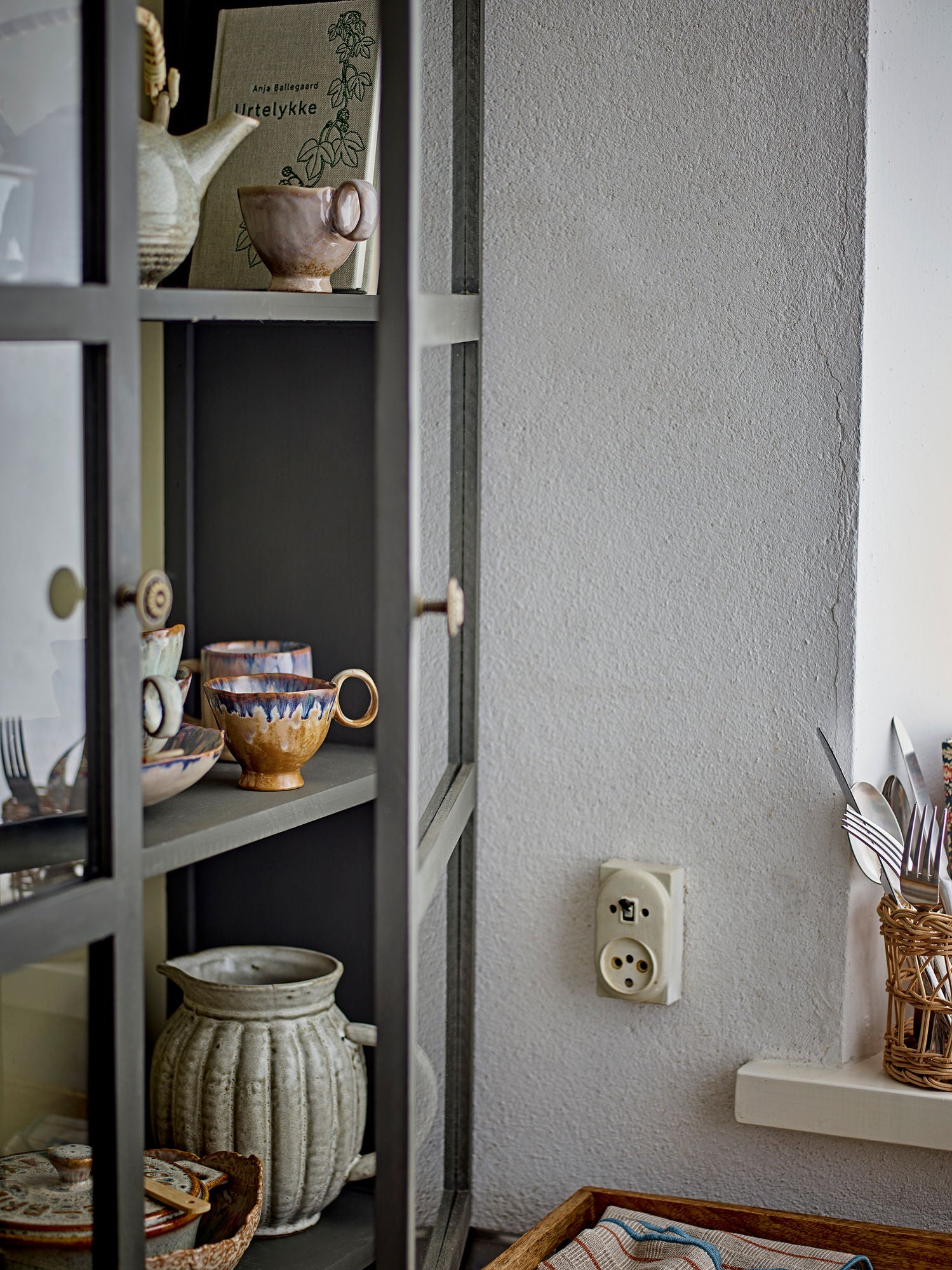 Tone Vitrine, Grün, Tannenholz