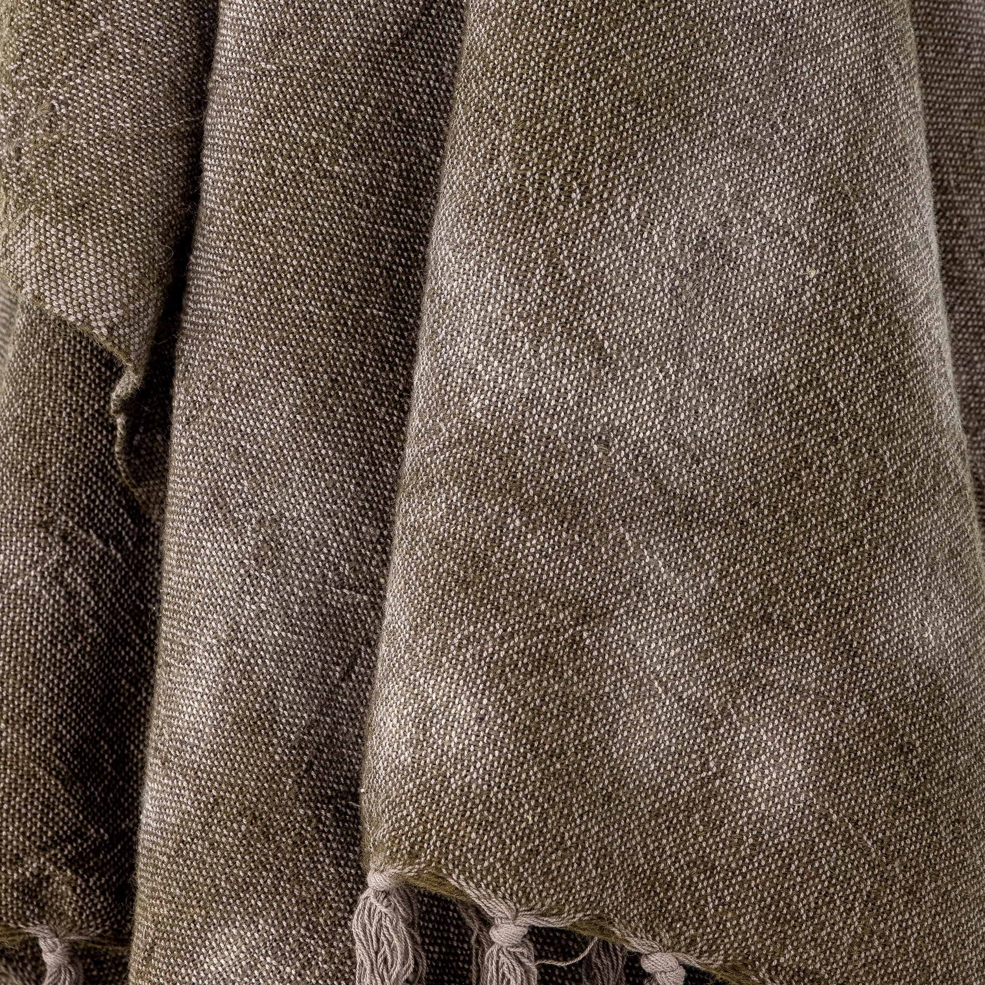 Ginger Grüne Wolldecke mit Tie Dye Effekt Kuschelige Wärme für Kalte Winter und Gemütliche Abende