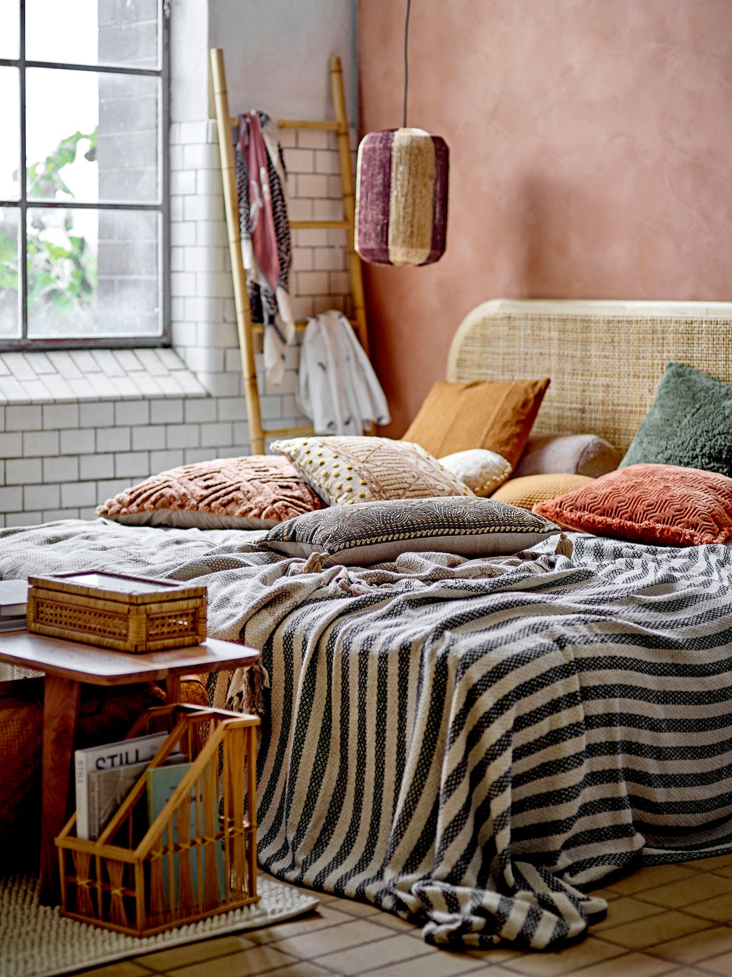 Taranto Kuschelkissen Aus Natur Baumwolle mit Fein Stickmuster und Fransen