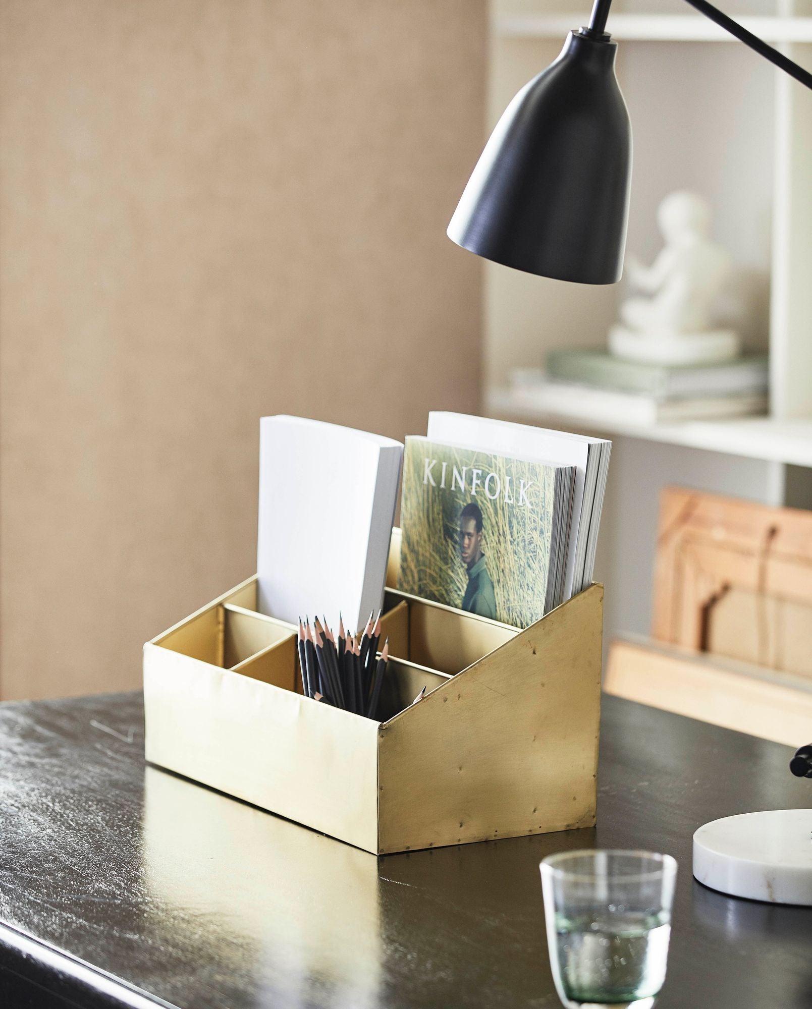 ADASI Aufbewahrungs-Objekt Sechs Fächer Goldene Oberfläche für Stilvolle Räume