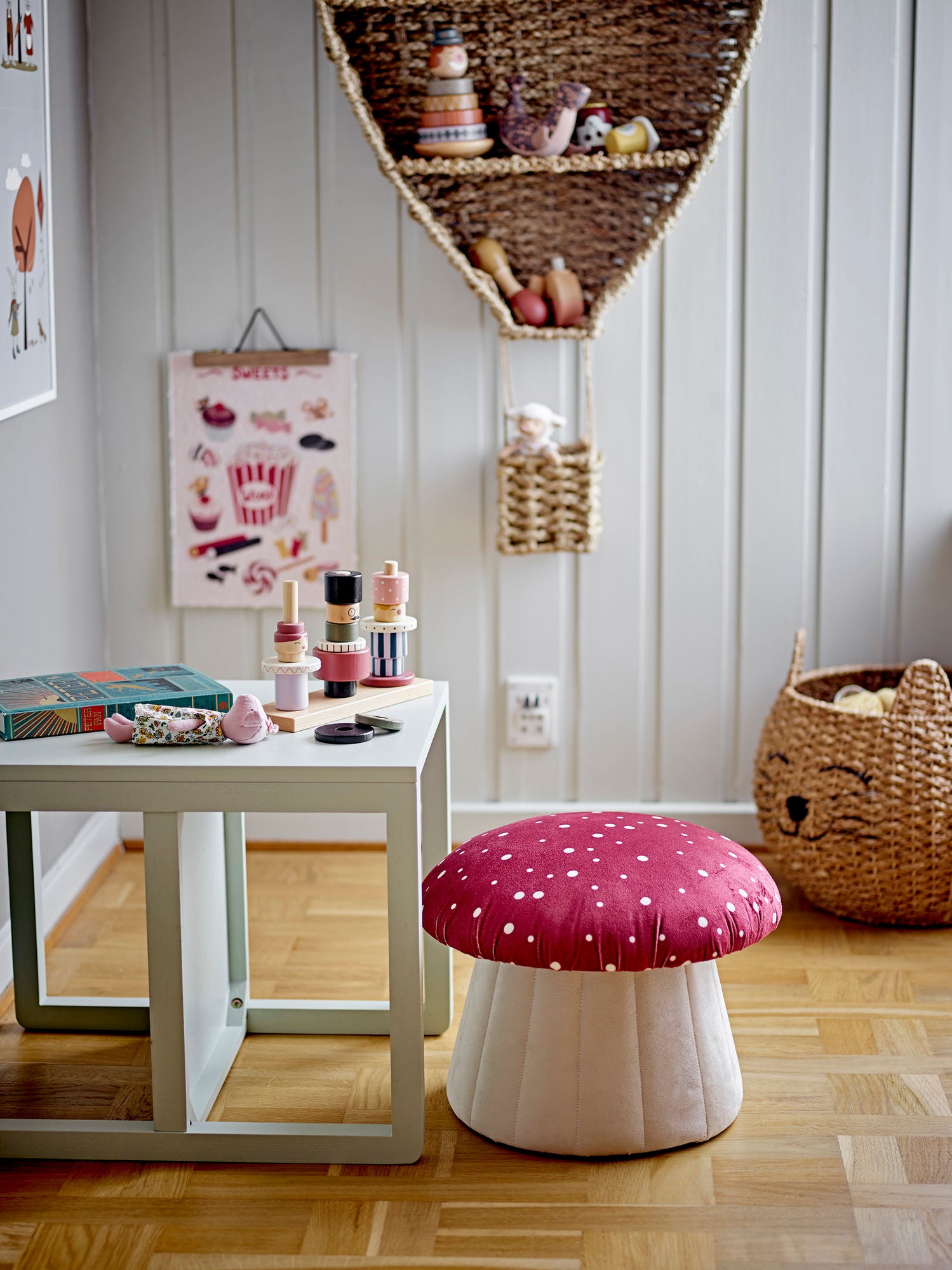 Ditter Regal in Ballon-Form, Natur, Seegras