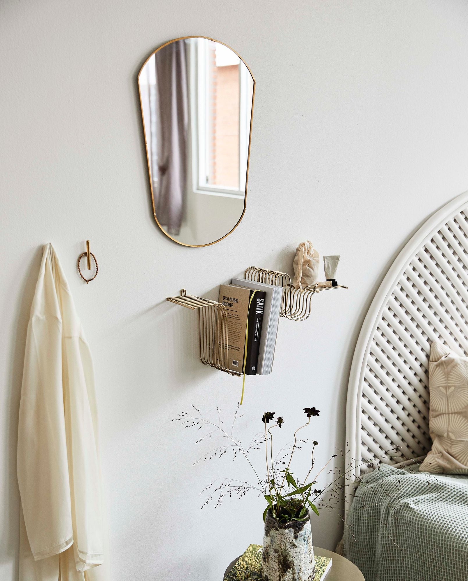 Wandregal Messingoptik mit Schrauben und Aufhängung für Kleine Gegenstände