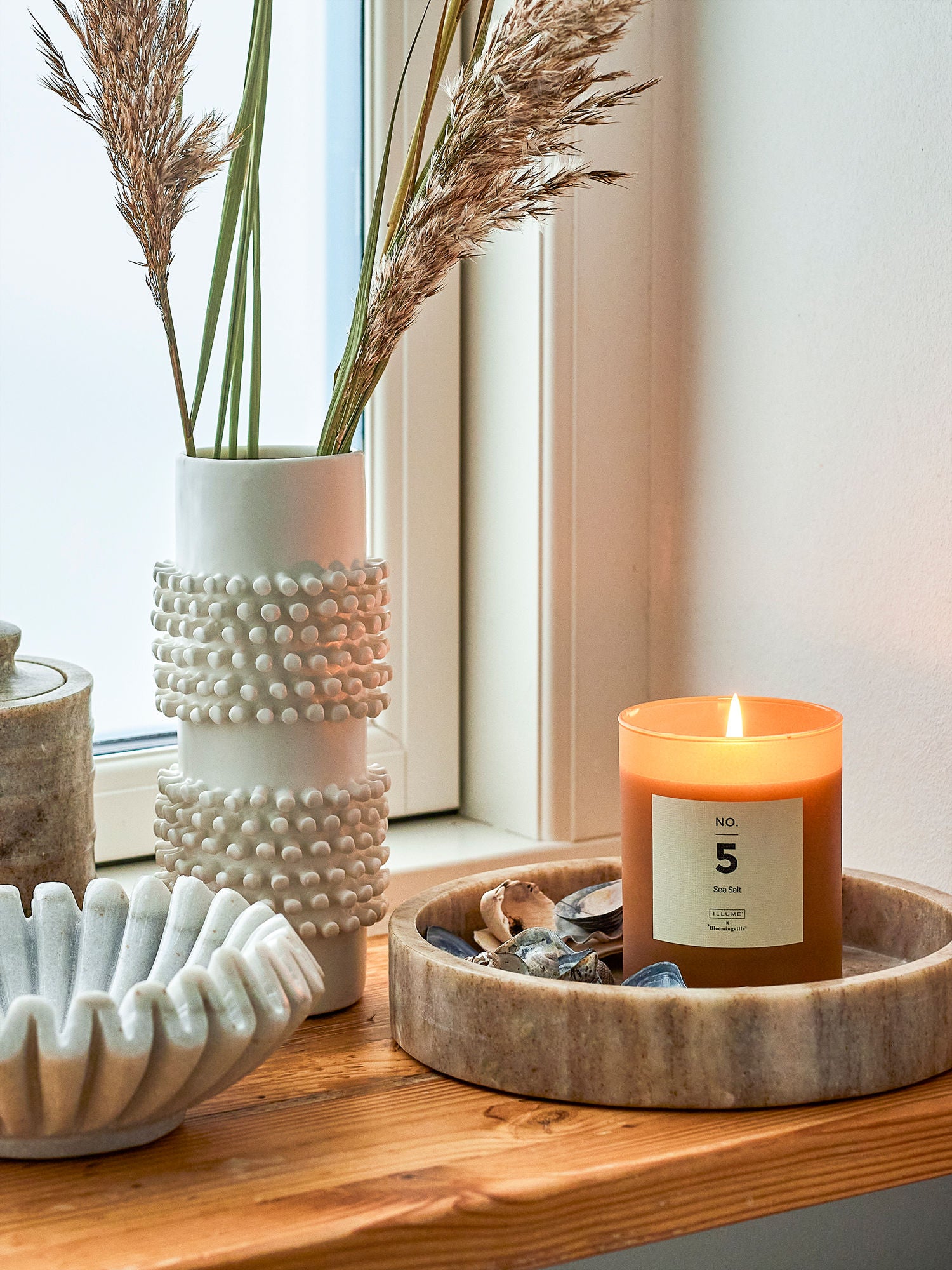 Barrit Weiße Steingutvase Höhe 21 cm Durchmesser 9 cm mit Minimalistischem Design für Blumenarrangements