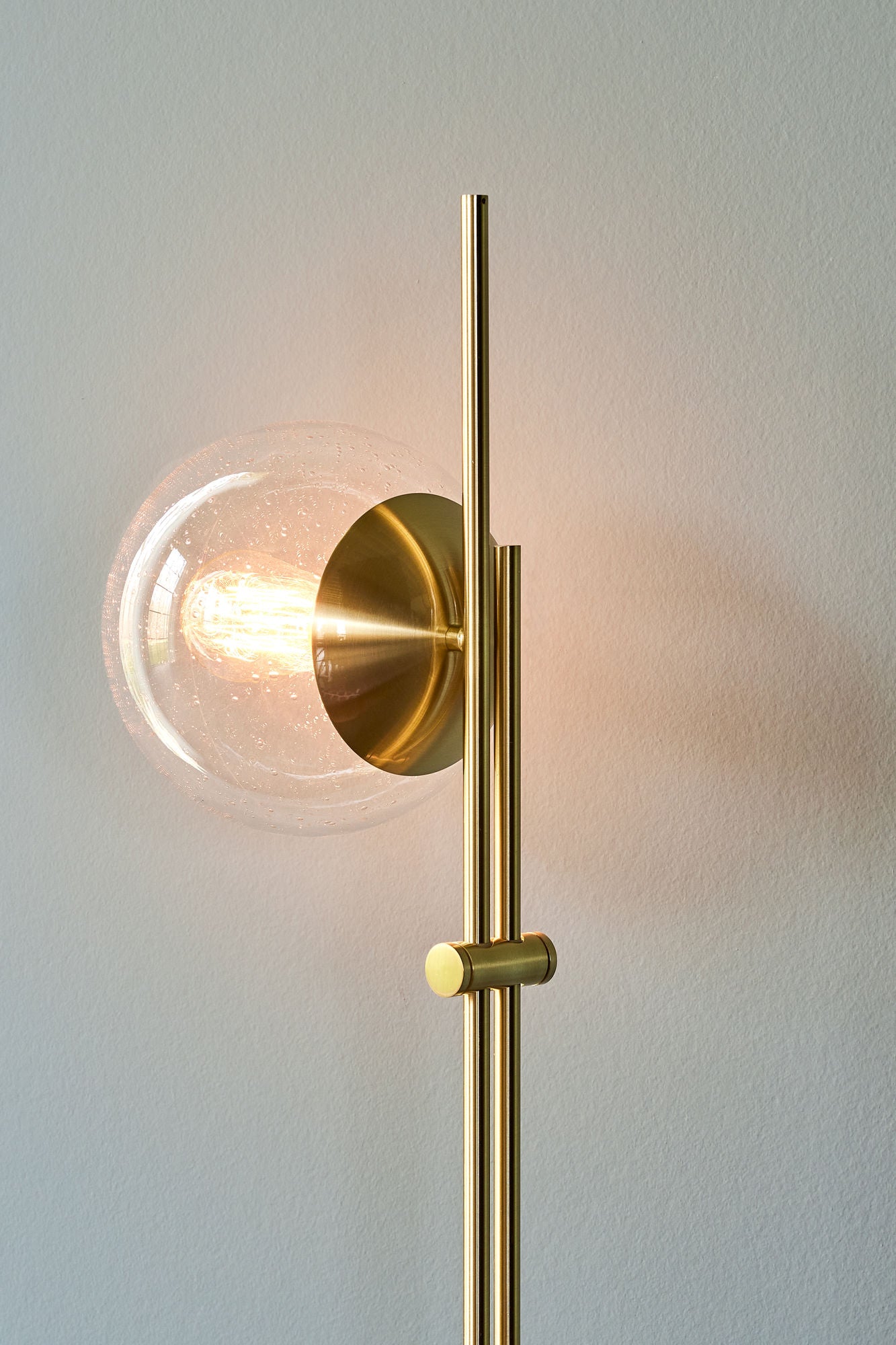 Bubble Stehlampe – Eleganz in Glas & Metall