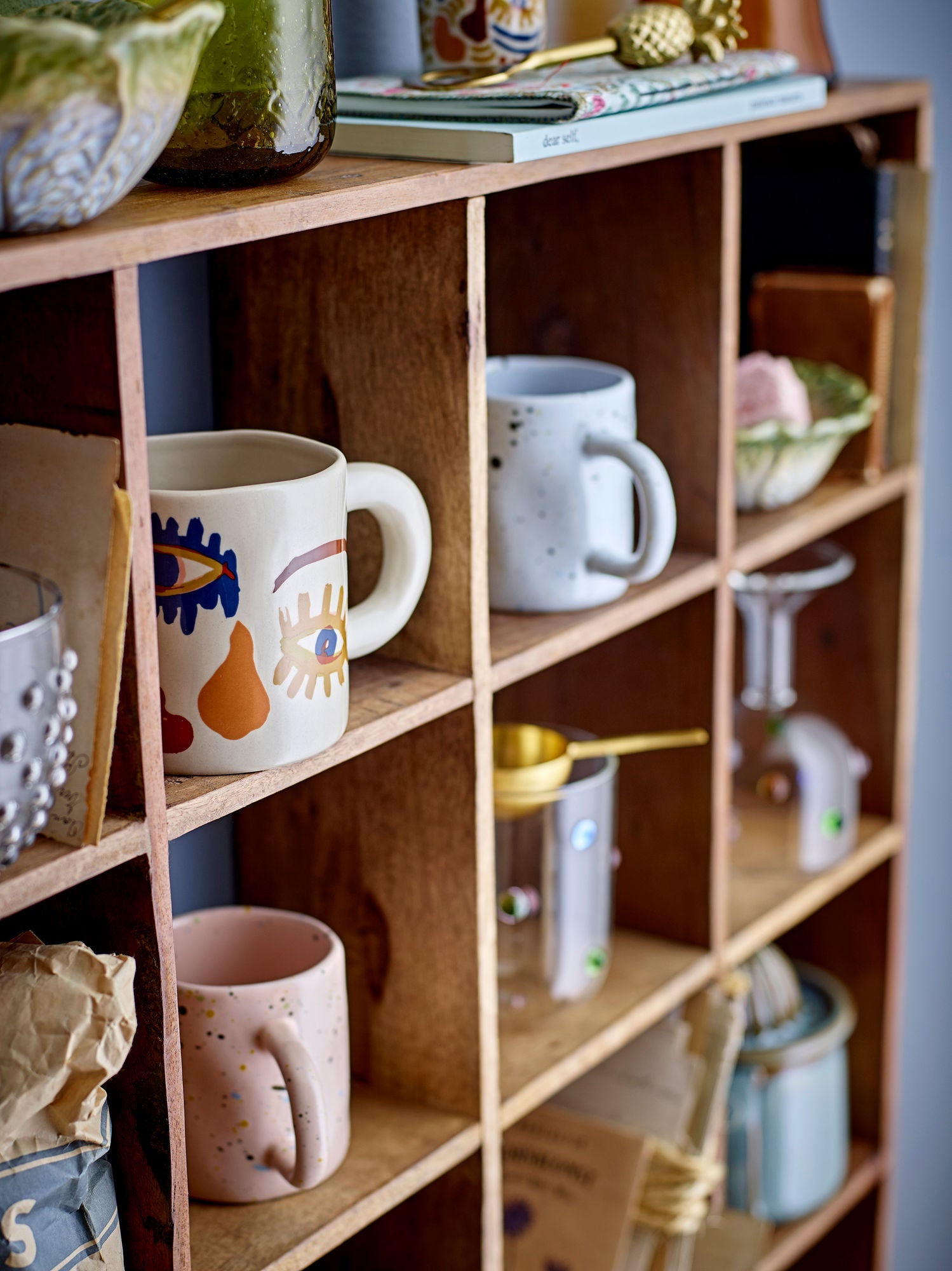 Tilo Regal – rustikales Wandregal aus wiedergewonnenem Holz