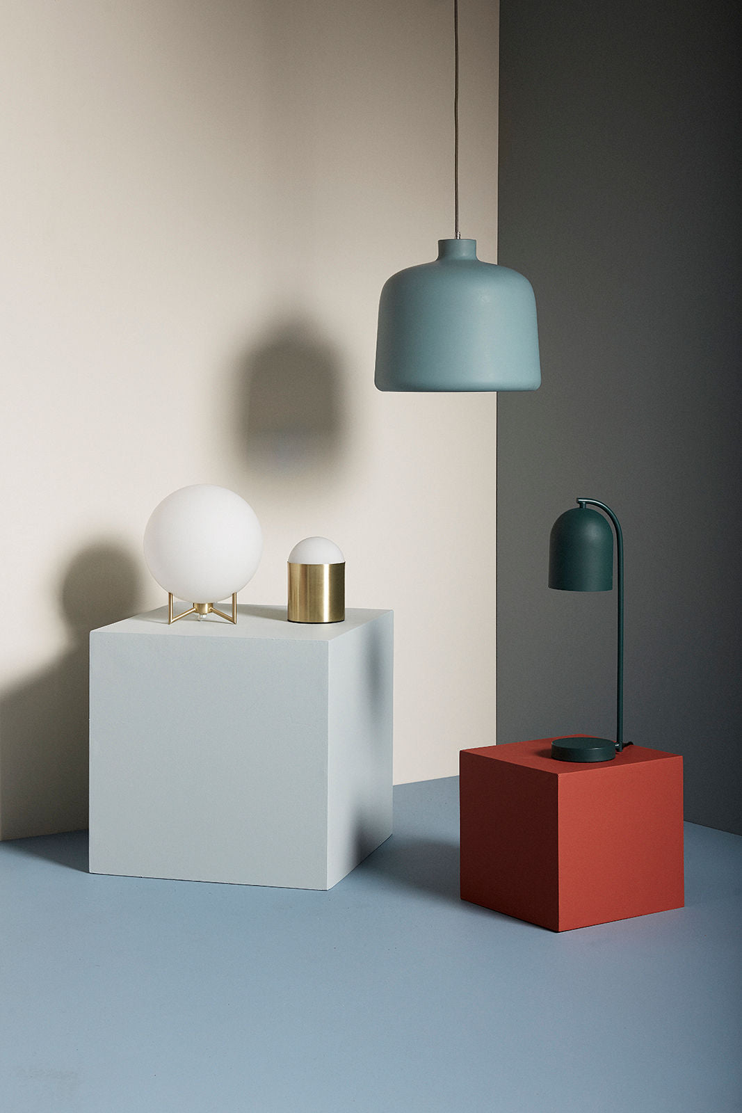 Sculpture Tischlampe Messingfarben