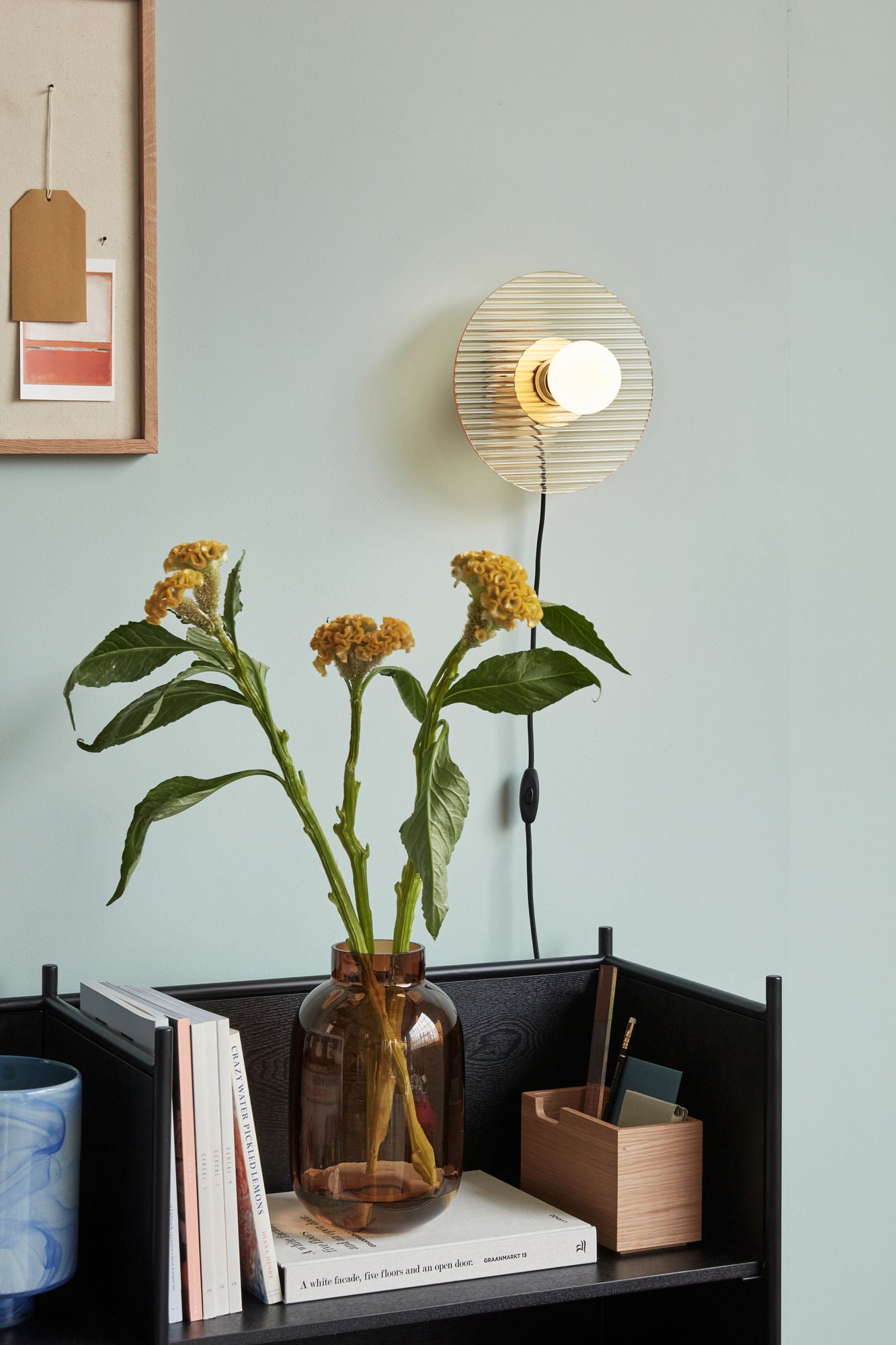 Halo Wandlampe Texturiert/Bernstein – Eleganz mit warmem Lichtspiel