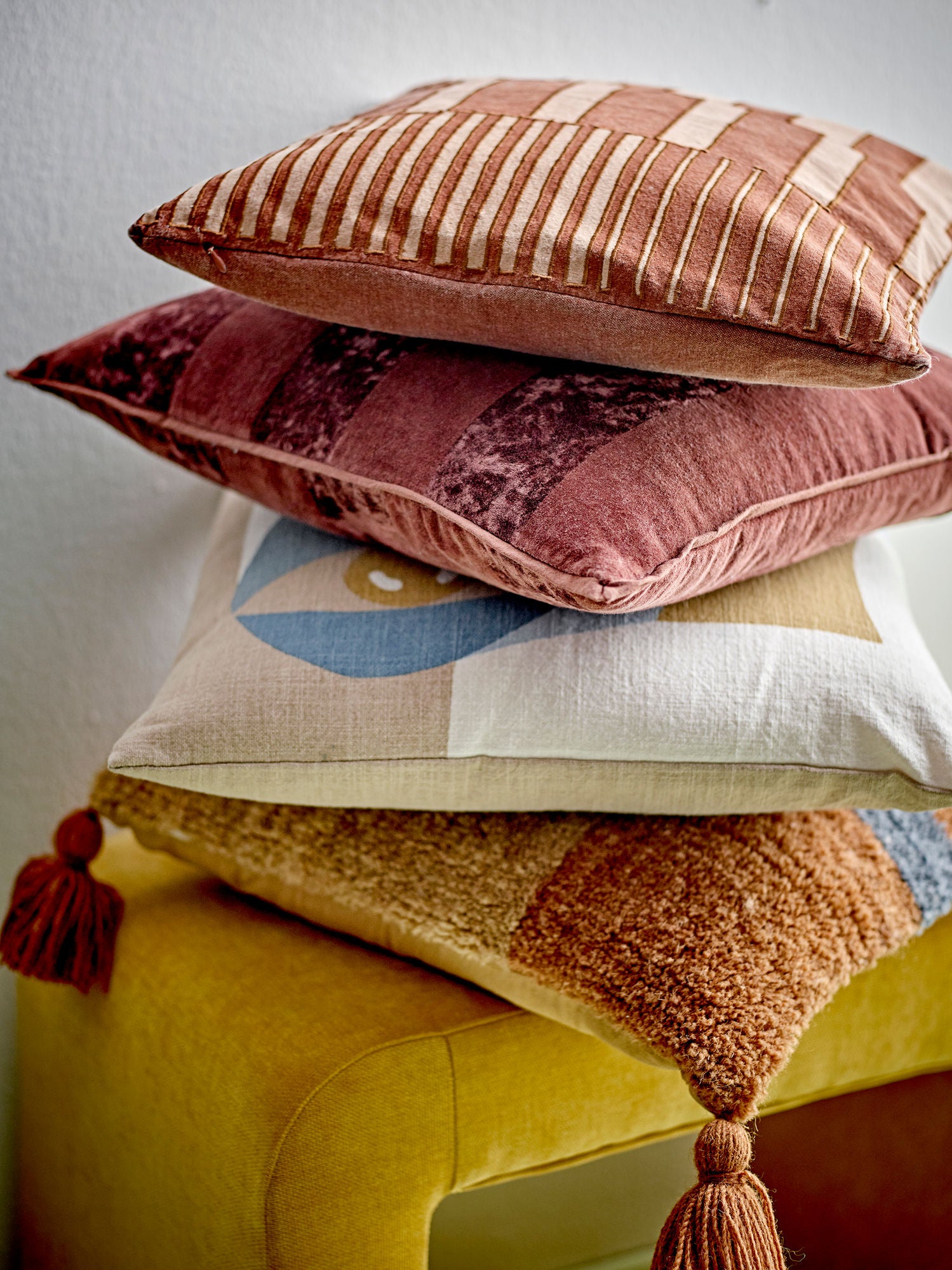 Kosar Kissen Braun Baumwolle Streifen Samt Leinwand Eleganz und Komfort