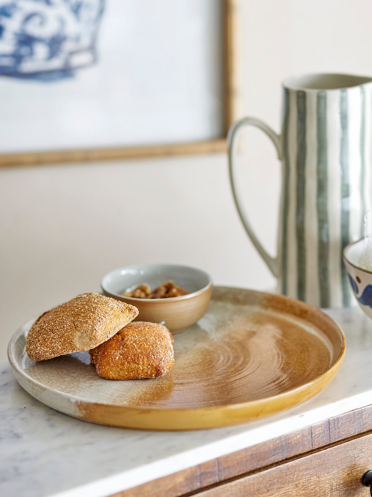 Servierplatte Aus Steingut Braun mit Reaktiver Glasur für Warmes Tischambiente und Eleganz